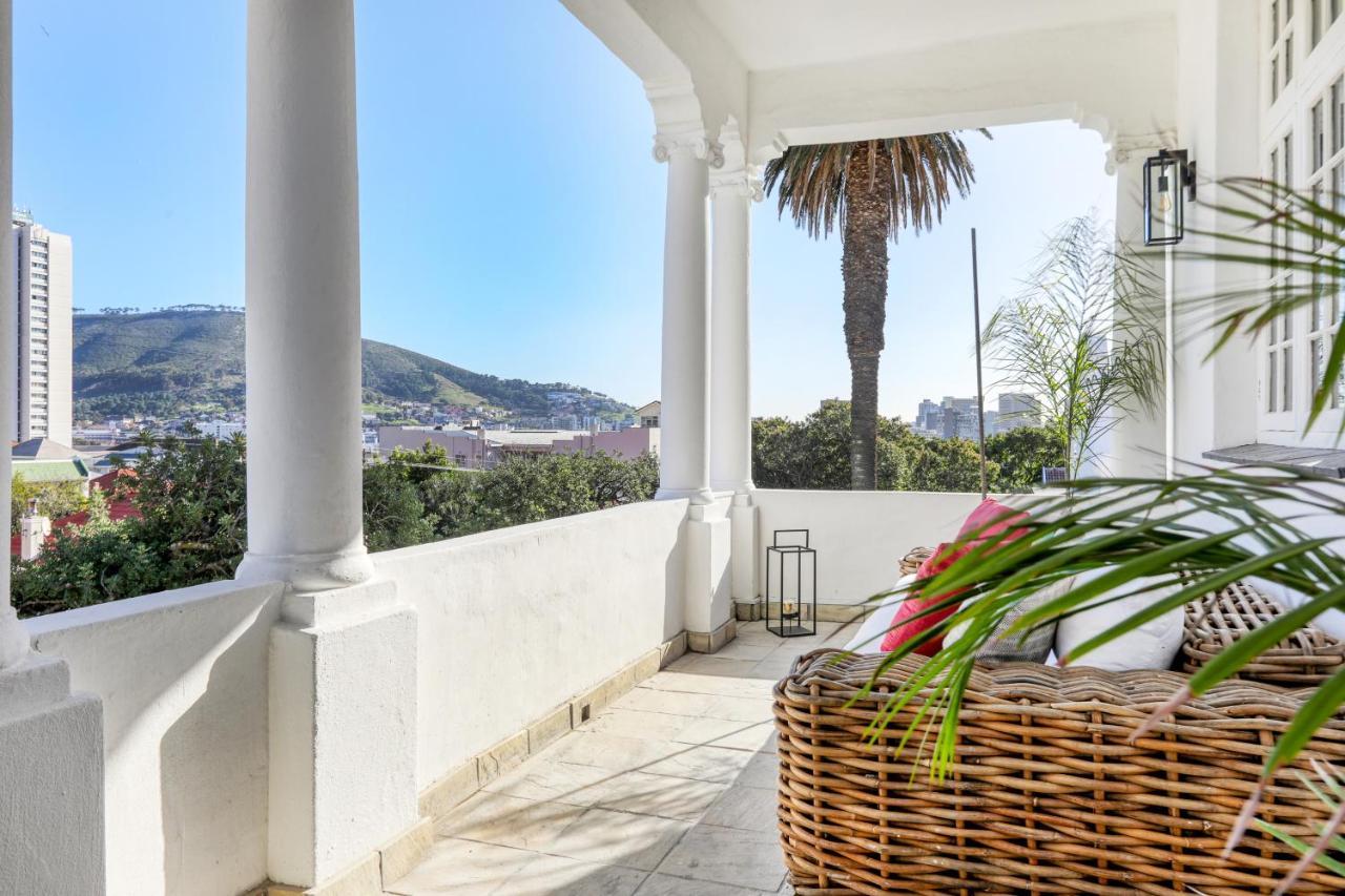 Apartment Secure & Central: With Views Of Table Mountain