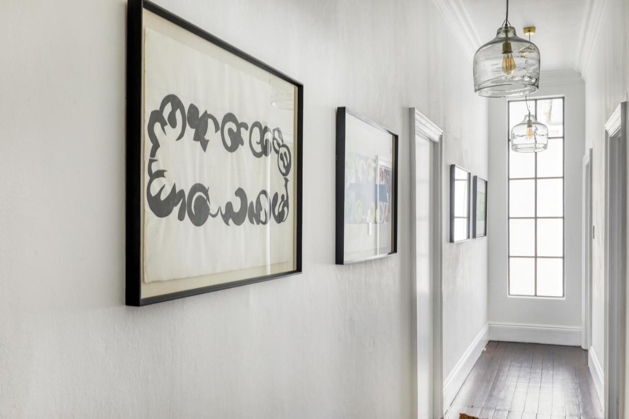 Secure & Central: With Views Of Table Mountain *
